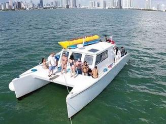 Catamarán de fiesta de 43 pies para hasta 30 personas en Miami