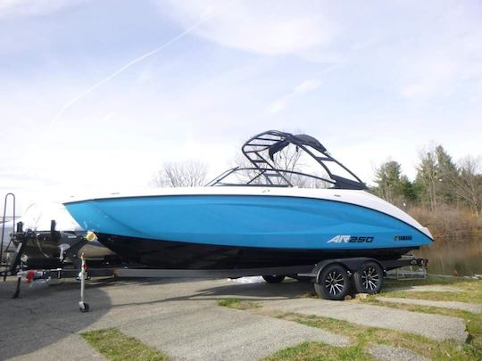 2024 Yamaha AR250 jet boat