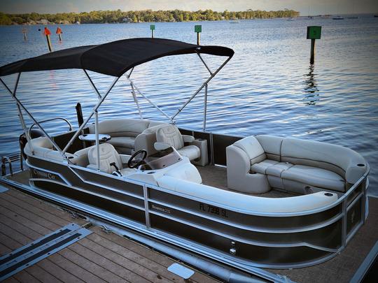 15% off winter rates! 23ft Cypress Tritoon, Fast and Super comfy. 12ppl Capacity