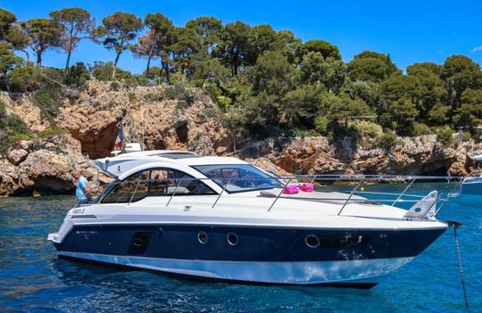 Alquiler del yate Beneteau Gran Turismo 38 Grey a motor en la Costa Azul, Francia