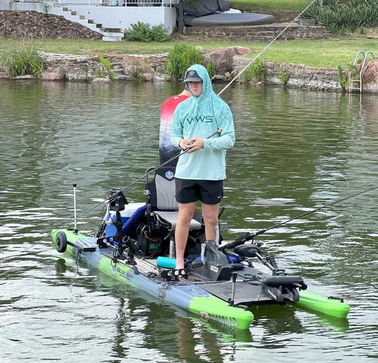 As melhores viagens diurnas ou noturnas de caiaque para pesca e lazer