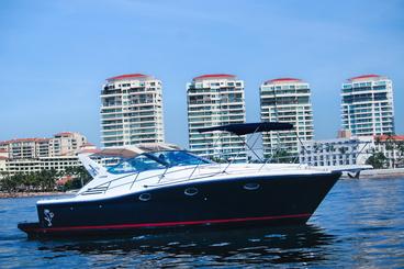 45ft Uniesse Italian Yacht Unique In The Bay