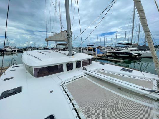 Alugue um catamarã Lagoon 400s2 de 40 pés em Phuket, Tailândia