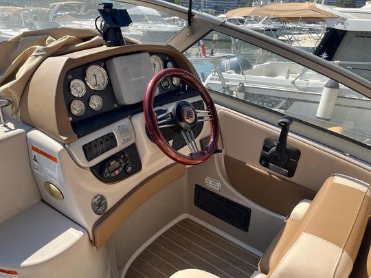 Beautiful Four Winns 258 Vista Gen 2 for Cruising in the French Riviera