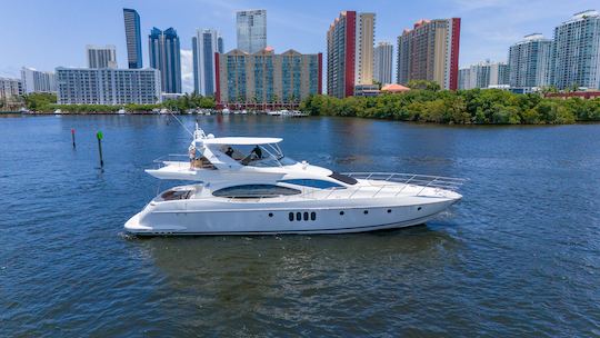 Excellent rapport qualité/prix ! Yacht de luxe Azimut de 70 pieds à North Miami - 13 personnes