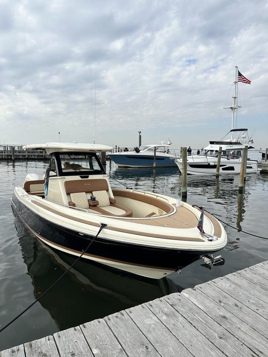 Cruise in style with this Spacious 30ft Chris Craft Catalina Boat