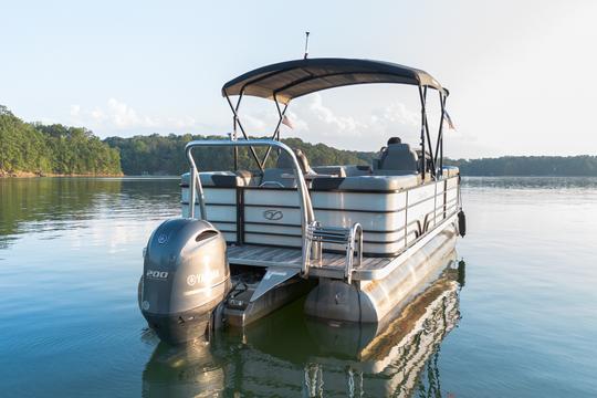 Aluguel de barcos TriToon de luxo de 24 pés e 200 HP no Lago Lanier!