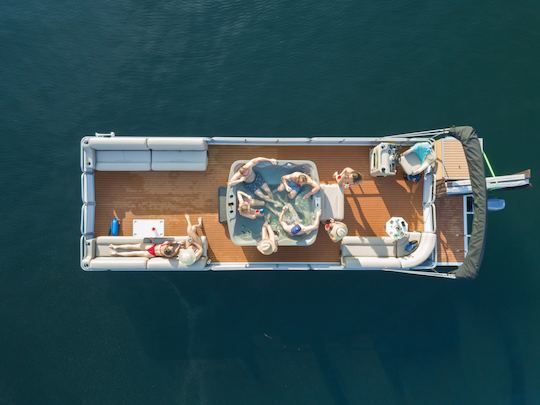 Lake Havasu’s ONE & ONLY Hot Tub Boat Charter!