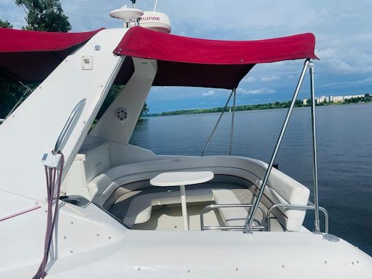 Barco de fiesta para 10 personas y 34 pies en el río Ottawa en Gatineau, Quebec