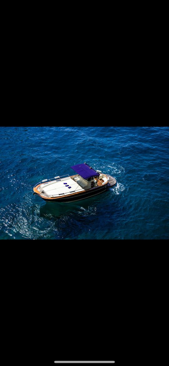 Desfrute de um passeio de barco privado até a costa mais bonita da Itália 