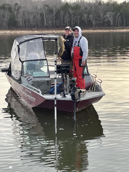 Viajes de pesca con servicio completo en Percy Priest en el gran G3