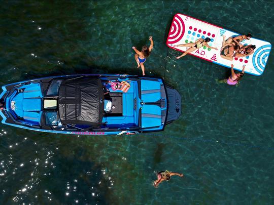 Lake Geneva Party Wakeboat ! AXE A24 POUR 12 INVITÉS