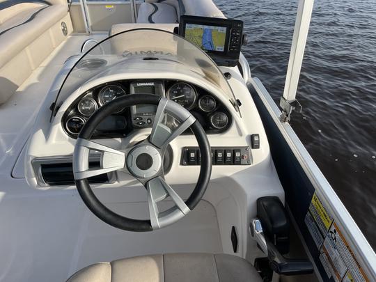 Hurricane FunDeck 200hp 12 Guests in Cape Coral /Captain available!/