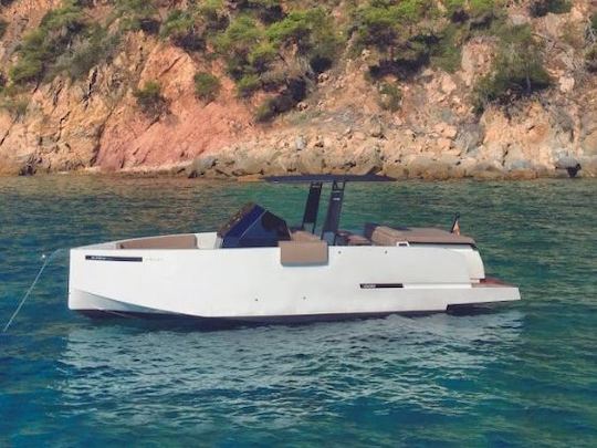 Alquiler de yate a motor DeAntonio D28 Open Habeas Corpus en Eivissa, Illes Balears