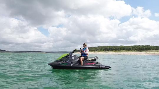 Profitez de votre journée sur l'eau avec un jet ski Yamaha Waverunner EX !