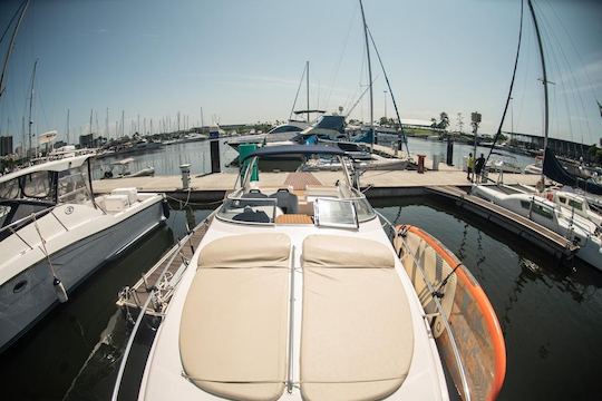 Bateau à moteur Runner de 38 pieds pour 11 personnes à Rio de Janeiro