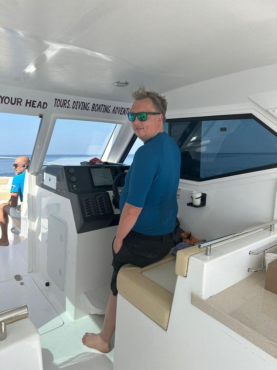 Découvrez le joyau de la mer de Mascate en bateau : une excursion en mer exclusive et inoubliable !