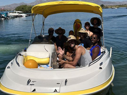 Barco de convés de 22 pés em Tahoe para diversão em família - desconto de vários dias e extras