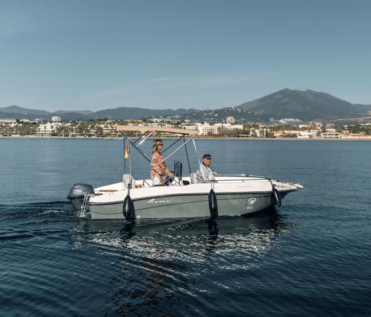 Barco sem licença em Puerto Banus, Marbella (5 pessoas)