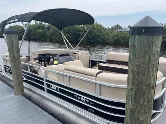 2020 Suntracker Party barge Tri-toon 150 HP Marcury,   in Punta Gorda