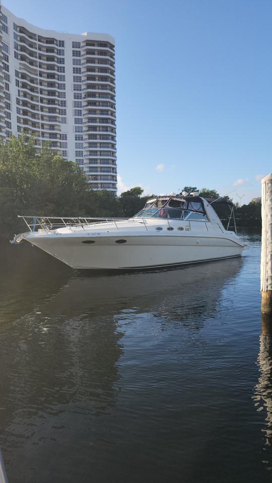 Aproveite este incrível Sea Ray Yacht de 40 pés. Praia de Miami