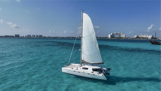 Alquiler de catamarán privado de 55 pies para hasta 55 huéspedes en Cancún, Quintana Roo