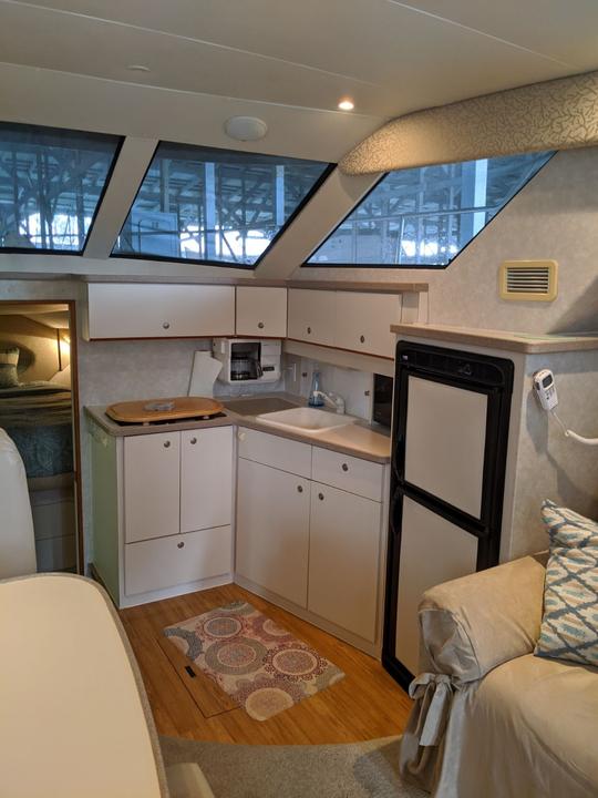 Enjoy the Sacramento Skyline from the water On a 40FT Silverton Yacht!