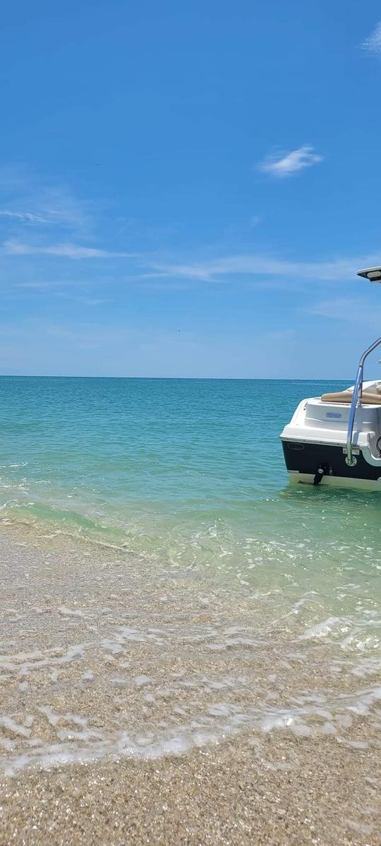 Location de bateaux à console centrale Nautic Star de 24 pieds à Cape Coral, en Floride