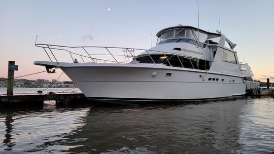 Intimate Motor Yacht Cruising on the Hudson River / New York City!