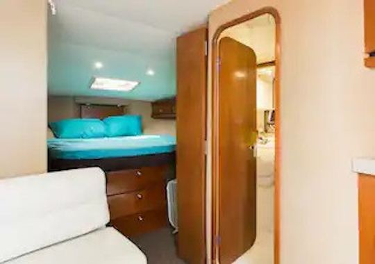 Spacious 40' Yacht ideal for relaxing, sight seeing and swimming . 