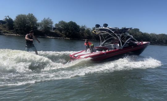 Moomba LSV 22ft Wake Surfing and Wakeboarding in Rockwall Texas!