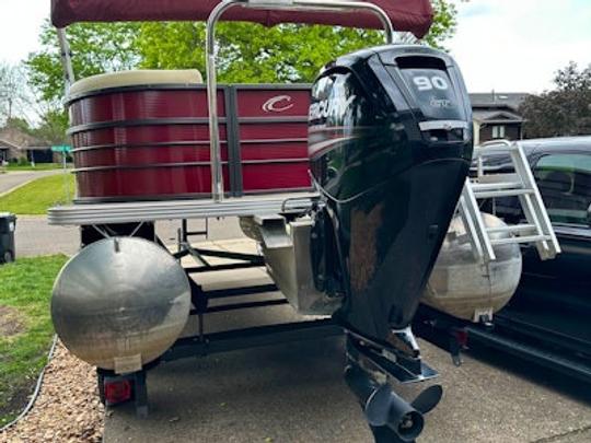 Float your worries away with our pontoon rental on Lake Minnetonka!