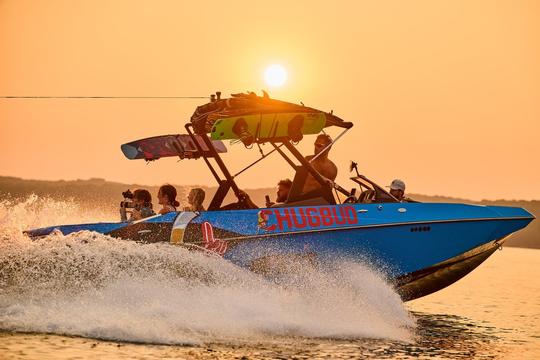 Lake Geneva Party Wakeboat ! AXE A24 POUR 12 INVITÉS