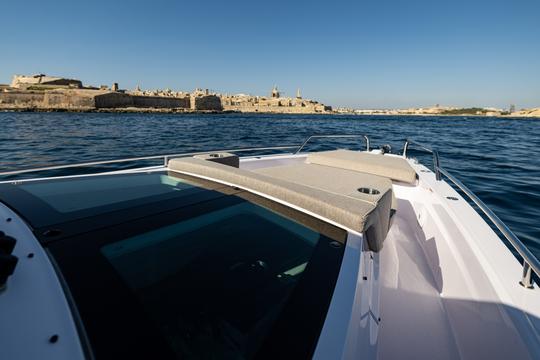 Louez un Axopar 37 Suntop dans les îles maltaises