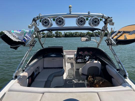 Barco de vela y surf Mastercraft X-Star con capitán en el lago Ray Hubbard - Rockwall, Texas