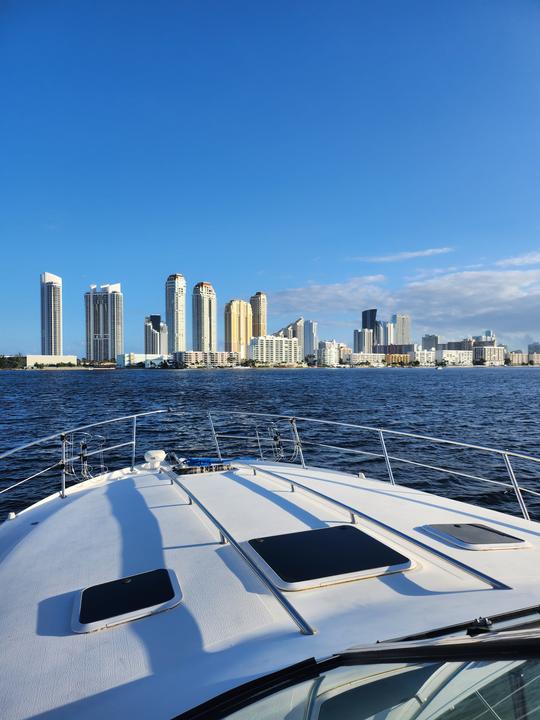 Aproveite este incrível Sea Ray Yacht de 40 pés. Praia de Miami