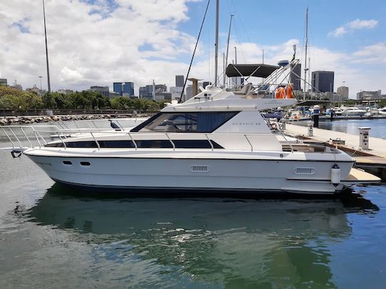 Barco a motor Oceanic de 36 pés para 11 pessoas no Rio de Janeiro