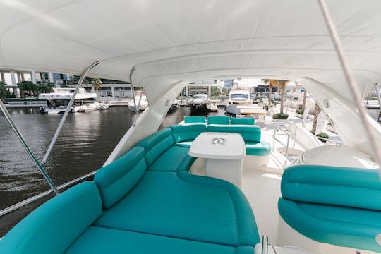 AZIMUT 62 PÉS TIFFANY EM DUBAI