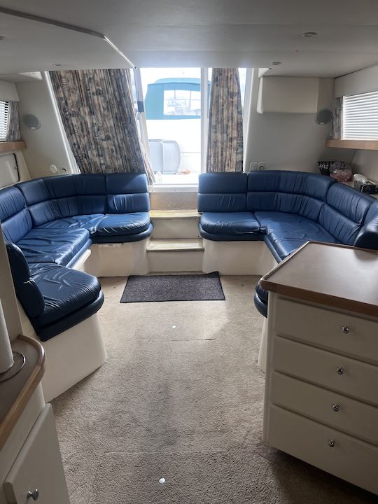 40' Carver Yacht with space all around 