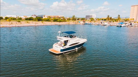 Yate Regal Commodore de lujo de 40 pies para un viaje increíble en Mazatlán