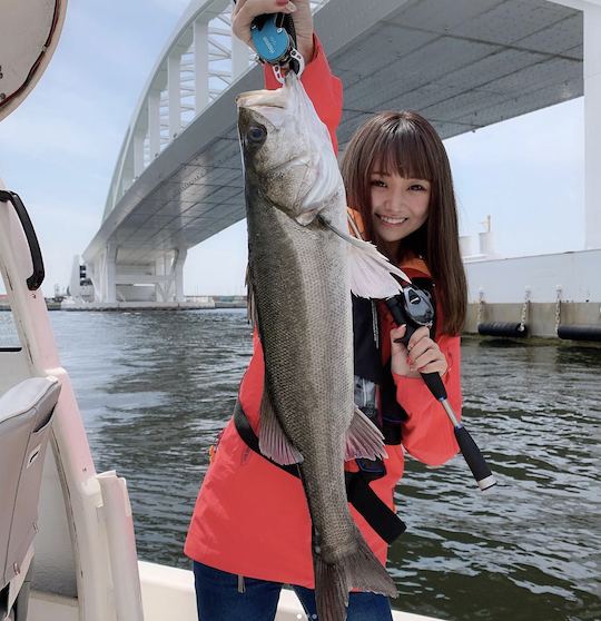 Sea Bass/ Bream Fishing at Osaka Bay!! Charter our boat to enjoy amazing fishing