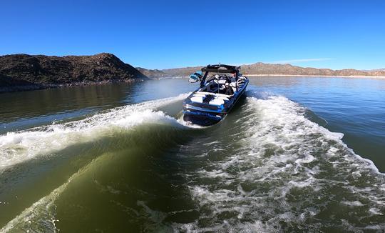 Melhor barco de wakesurf Centurion RI230 (cruzeiros, aulas e muito mais) 2 horas e minutos.