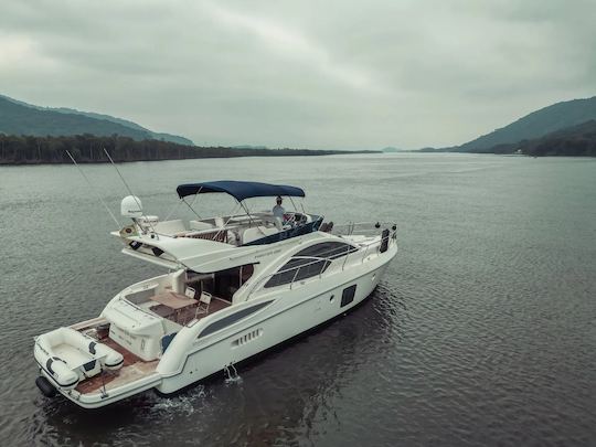 Phantom 500 Fly Motor Yacht in Guarujá , Brazil