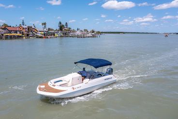 24' Hurricane/Deck Boat/12 Passenger/150 Yamaha