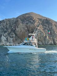 Cabo ideal de 38 pés para um dia de cruzeiro ou pesca esportiva.