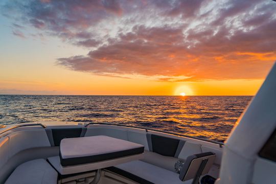 Bateau à moteur de luxe Robalo R272 pour la pêche et la plongée avec tuba à Honolulu, Hawaï