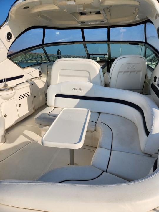 Charter a 39' Luxury SeaRay Sundancer 390 for 11 guests w/ Captain in Chicago