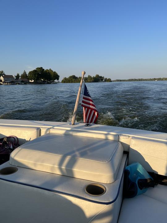 Bateau Bayliner à proue ouverte de 19 pieds disponible sur le lac Buckeye