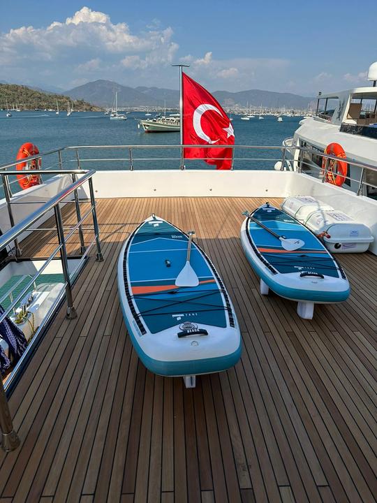 ¡Disfruta del crucero azul con nuestro yate a motor de 24 metros alquilado en Göcek!