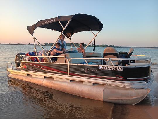 Trazemos o barco até você em qualquer lugar no lago Cedar Creek ou no lago Atenas, TX.